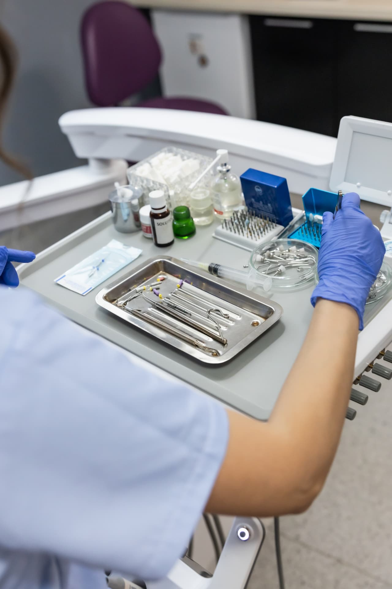 Stomatološki instrumenti pripremljeni za intervenciju
